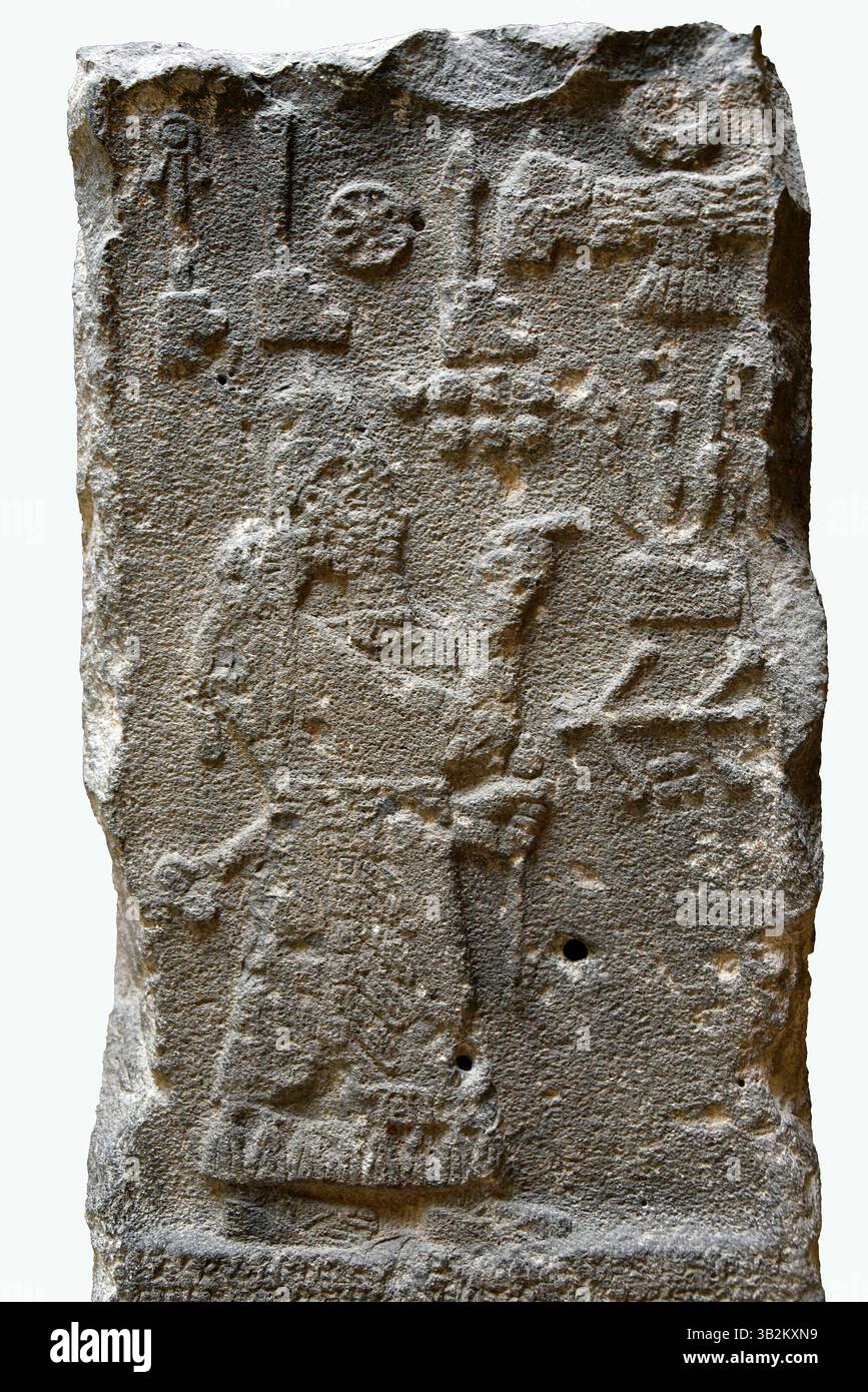 Stele di Adad Nirari III, eretta da uno dei governatori locali del re, Nergal-Eres, trovata a Saba, Impero neo-assiro, 810-783 a.C. 6536 La stele Foto Stock