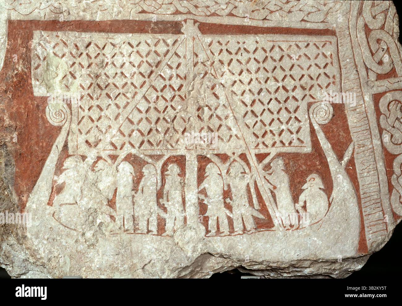 7714. La pietra di Tjangvide è una pietra immagine dell'età vichinga di Tjängvide datata 700–900. Il campo inferiore della pietra raffigura una longship con alta poppa e S Foto Stock