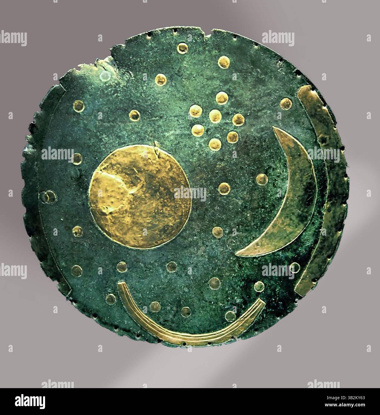 7717. Il disco del cielo di Nebra un disco di bronzo risalente al 1800–1600 a.C. presenta la più antica rappresentazione in cemento di fenomeni astronomici conosciuti. Trovato a Nebra, Foto Stock