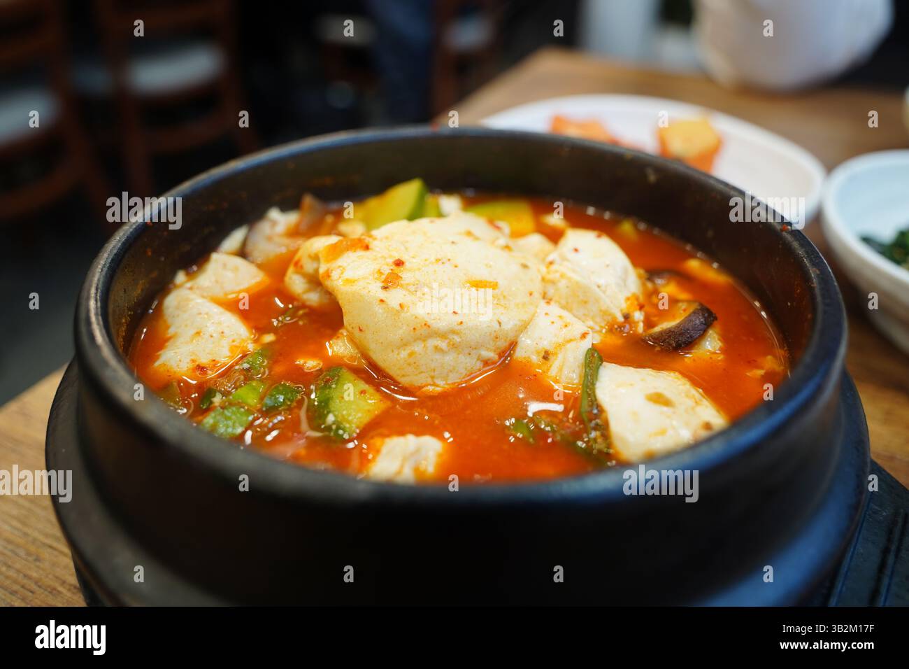 Sundubu jjigae Un delizioso e piccante stufato coreano di tofu Foto Stock