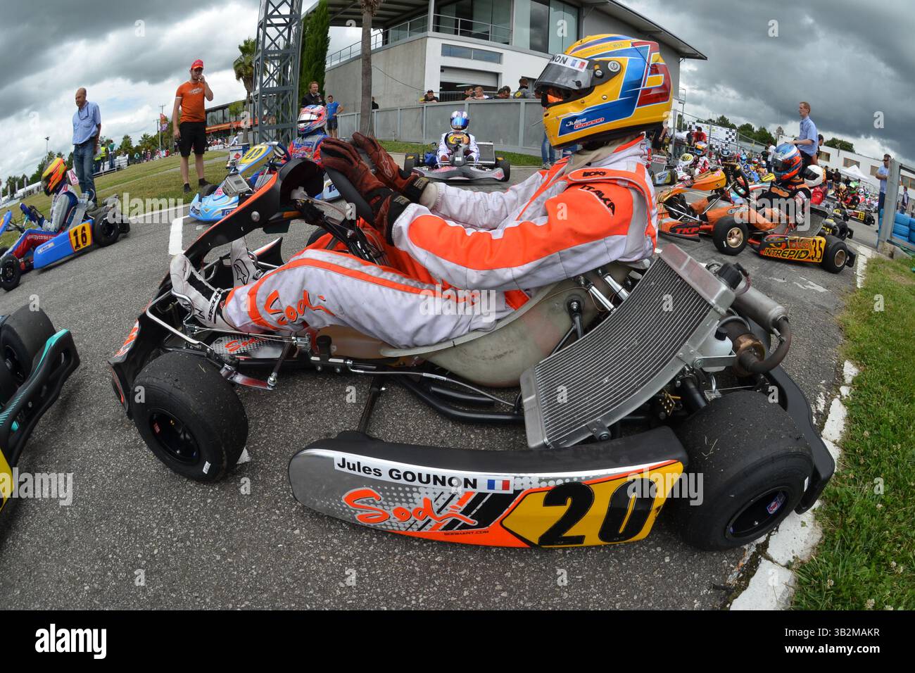 Jules Gounon è un pilota francese professionista, la sua carriera si concentra sulle corse automobilistiche sportive, suo padre Jean-Marc Gounon ha gareggiato in 9 Gran premi tra il 1993 e il 1994. Foto Stock