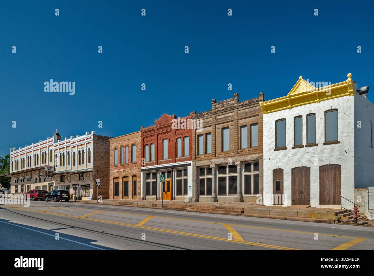 Edifici recentemente restaurati in West Ford Street a Llano, Texas, USA Foto Stock