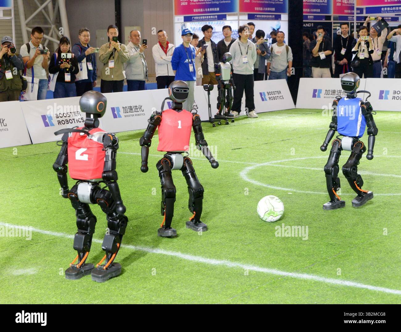 The 2025 China Humanoid Robot Ecosystem Conference opens in Shanghai, China, 25 April, 2025. Foto Stock