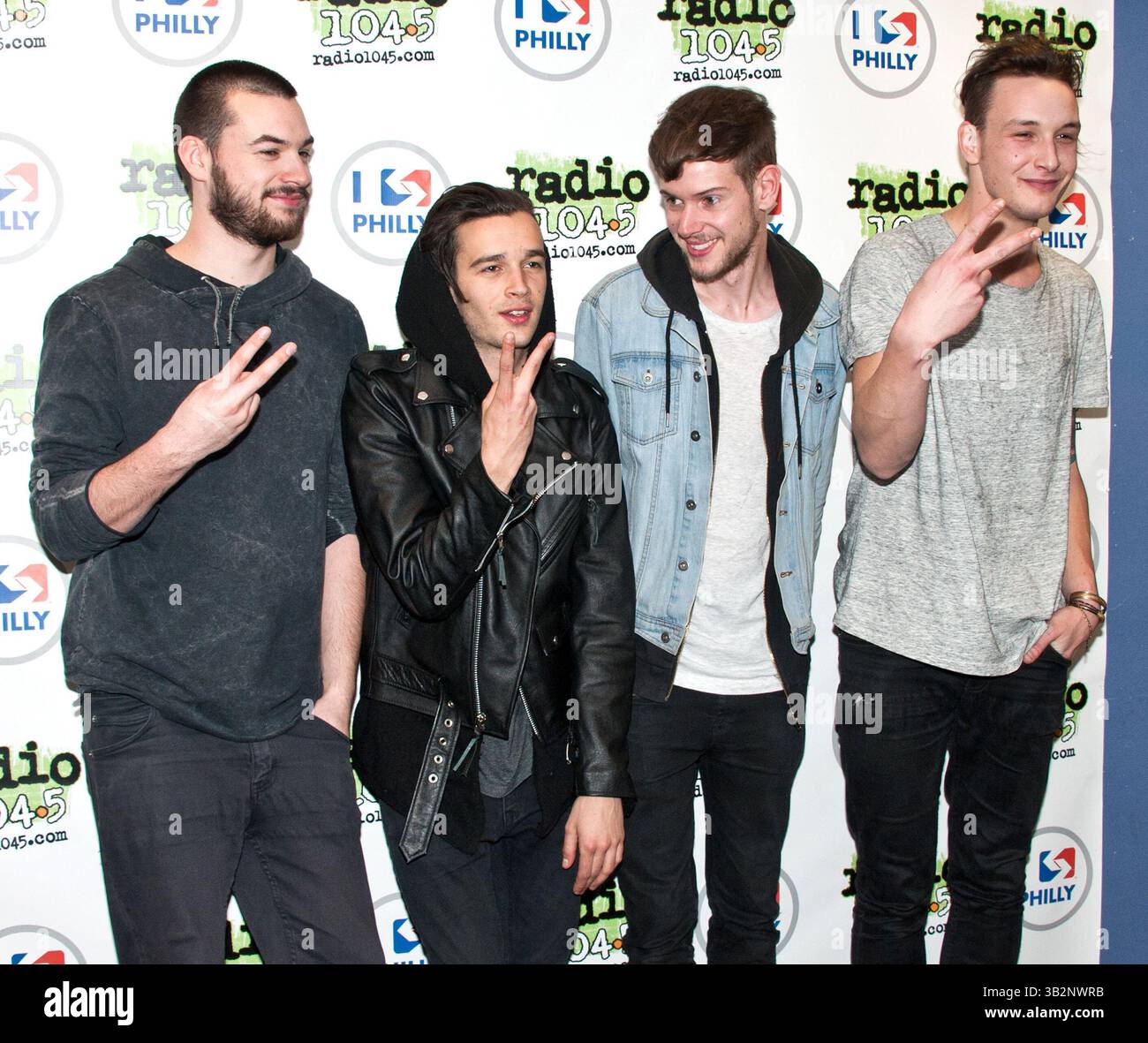 Ross MacDonald, Matthew Healy, Adam Hann e George Daniel dei 1975 al radio 104,5 FM WRFF 's i HeartRadio Performance Theatre di Bala Cynwyd, PA - 28 marzo 2013 Foto Stock
