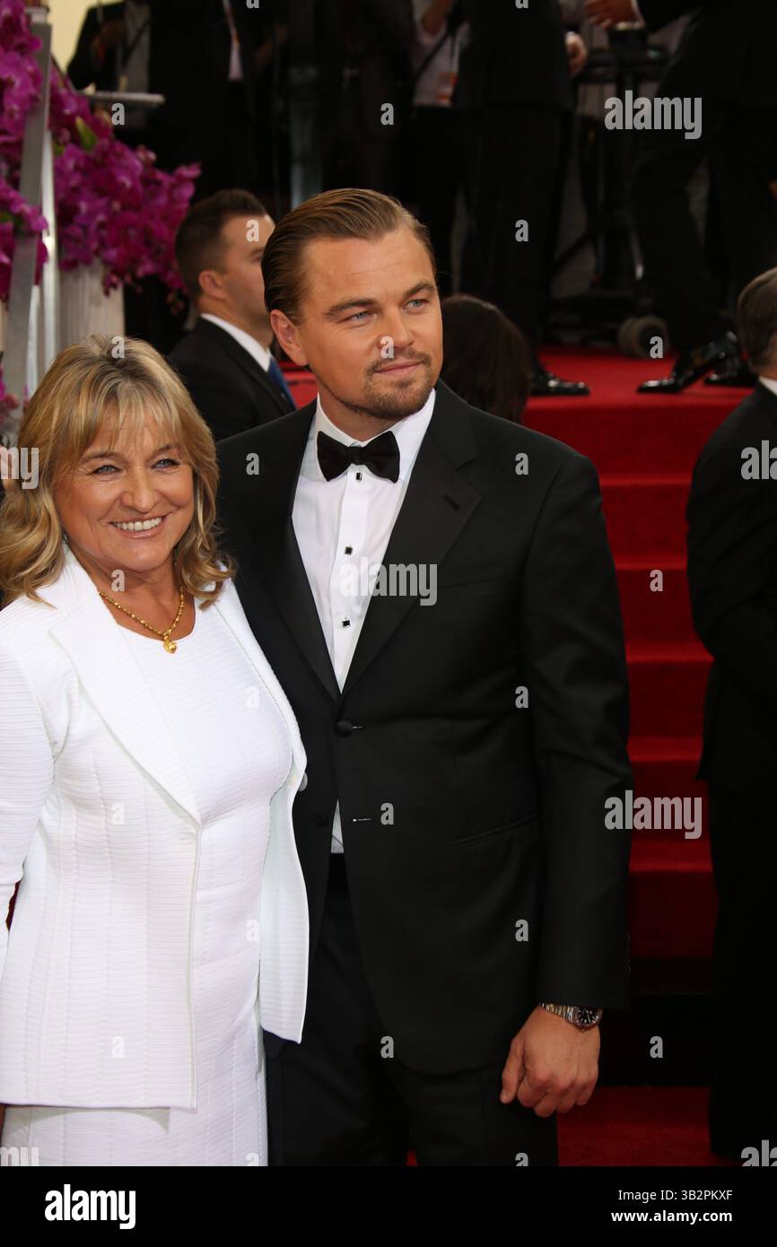 Leonardo DiCaprio e la madre Irmelin Indenbirken partecipano al 71° Golden Globe Awards, alias Golden Globes, all'Hotel Beverly Hilton di Los Angeles, USA, il 12 gennaio 2014 Foto Stock