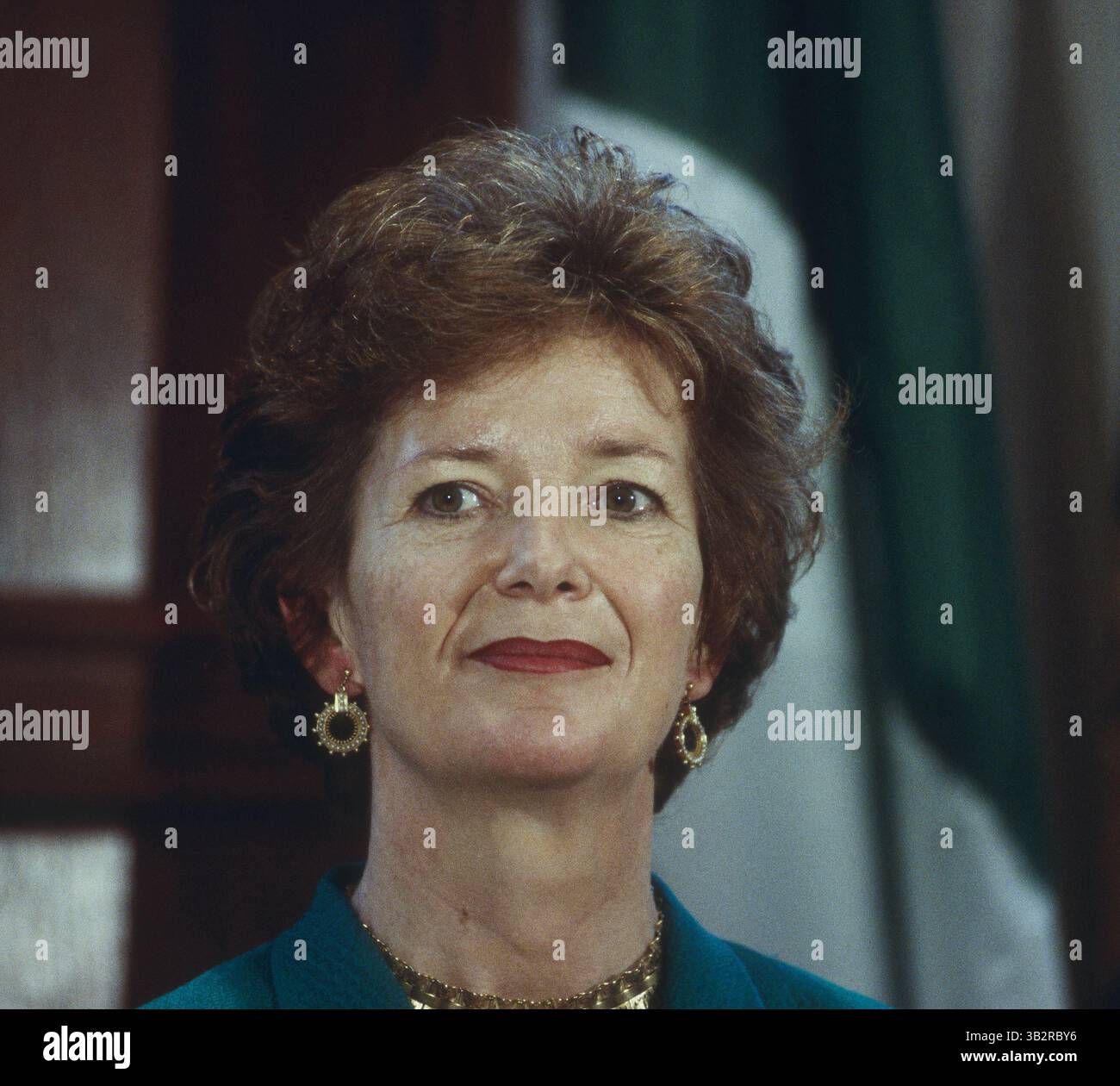 13 dicembre 2015 - Washington, District of Columbia, U. S - il presidente irlandese Mary Robinson ha parlato durante la mattina di "Newsmakers" al National Press Club di Washington, DC. Mary Therese Winifred Robinson è stata la settima e prima donna, presidente dell'Irlanda dal 1990 al 1997 e alto Commissario delle Nazioni Unite per i diritti umani dal 1997 al 2002. (Immagine di credito: © Mark Reinstein via ZUMA Wire) Foto Stock