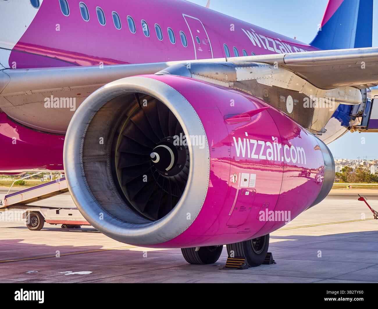 Wizzair Aircraft all'aeroporto di Malta Foto Stock