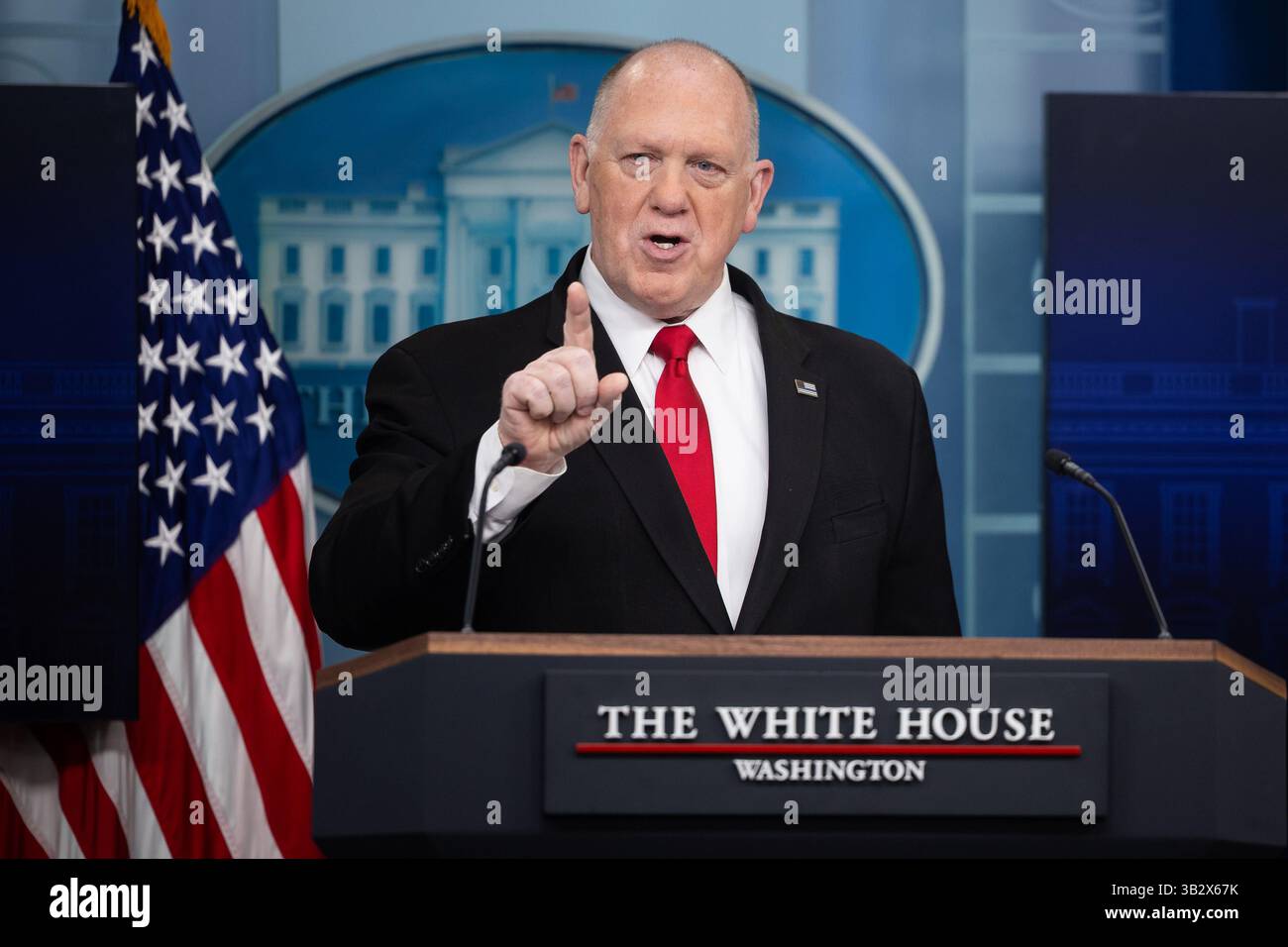 Washington DC, Stati Uniti. 28 aprile 2025. Lo "zar di confine" della Casa Bianca Tom Homan parla durante un briefing stampa alla Casa Bianca lunedì 28 aprile 2025. Homan ha dato un aggiornamento sul confine meridionale degli Stati Uniti. Foto di Francis Chung/UPI credito: UPI/Alamy Live News Foto Stock