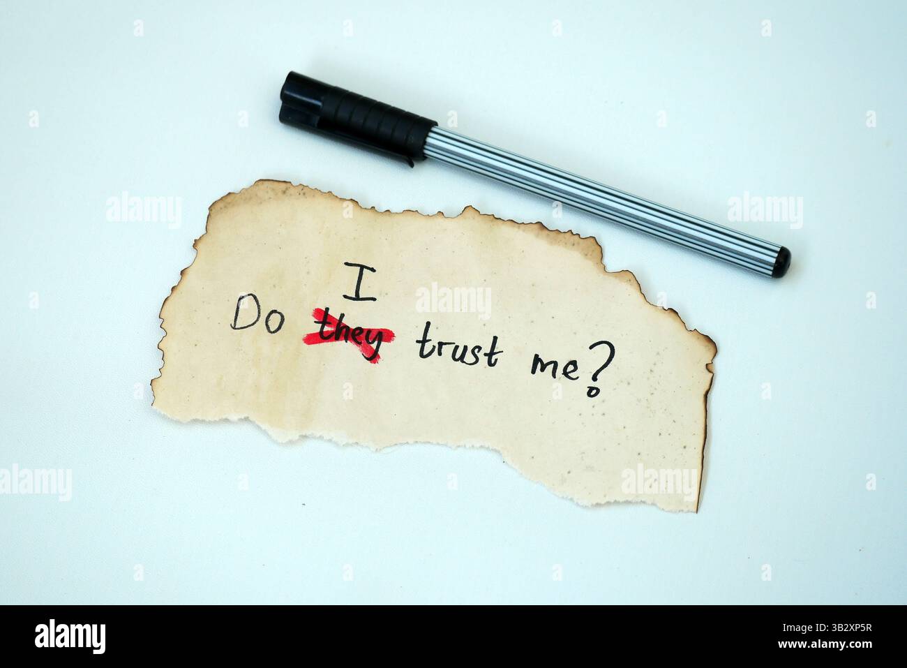 Si fidano di me? SOSTITUIRE MI FIDO? Un viaggio potente che esplora la fiducia interiore, la fiducia in se stessi, la resilienza emotiva, la forza personale, la crescita, e. Foto Stock