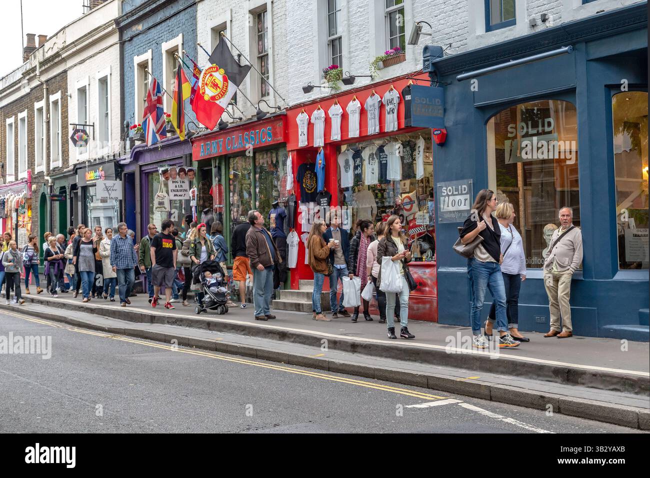 LONDRA, GRAN BRETAGNA - 20 SETTEMBRE 2014: Questa è la vivace zona di Notting Hill il giorno del mercato. Foto Stock
