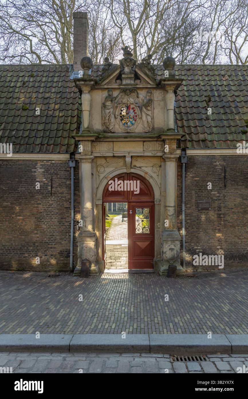 Ingresso all'Arend Maartenshof Dordrecht Paesi Bassi. L'Arend Maartenshof è un cortile. Foto Stock