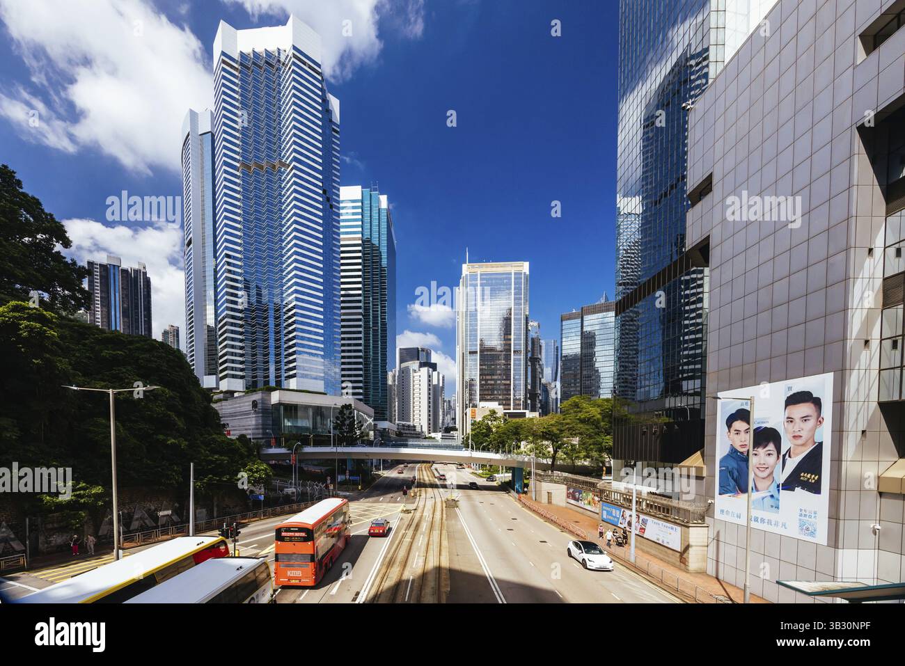 HONG KONG, CINA - SETTEMBRE 29 2024: Admirality Architecture and Streets in una giornata di sole nell'isola di Hong Kong, Hong Kong, Cina, Asia Foto Stock