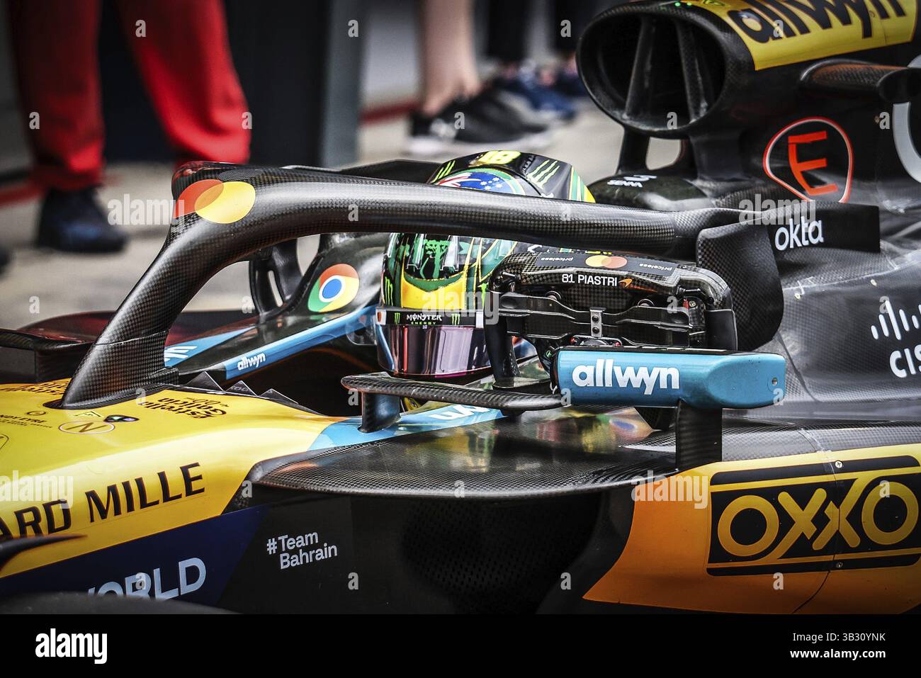 Oscar Piastri dell'Australia guida la McLaren Formula 1 Team MCL39 e ottiene il secondo posto nelle qualifiche all'Albert Park di Melbourne, Australia, Oceania Foto Stock