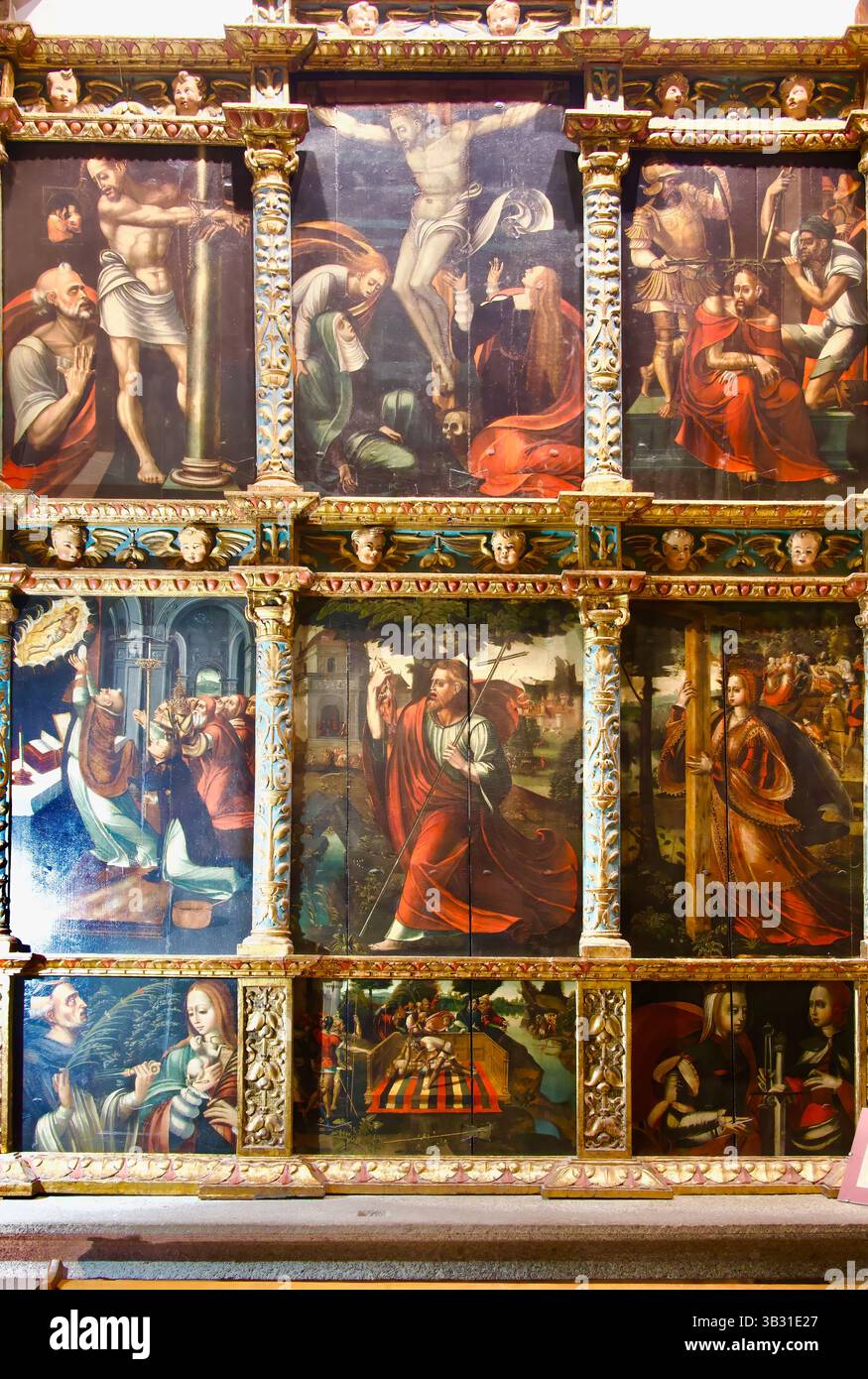 Tavola di pala d'altare con Pietro di Verona assassinato da carino di Balsamo con un'ascia in testa Iglesia de San Nicolas Plasencia Spagna Foto Stock