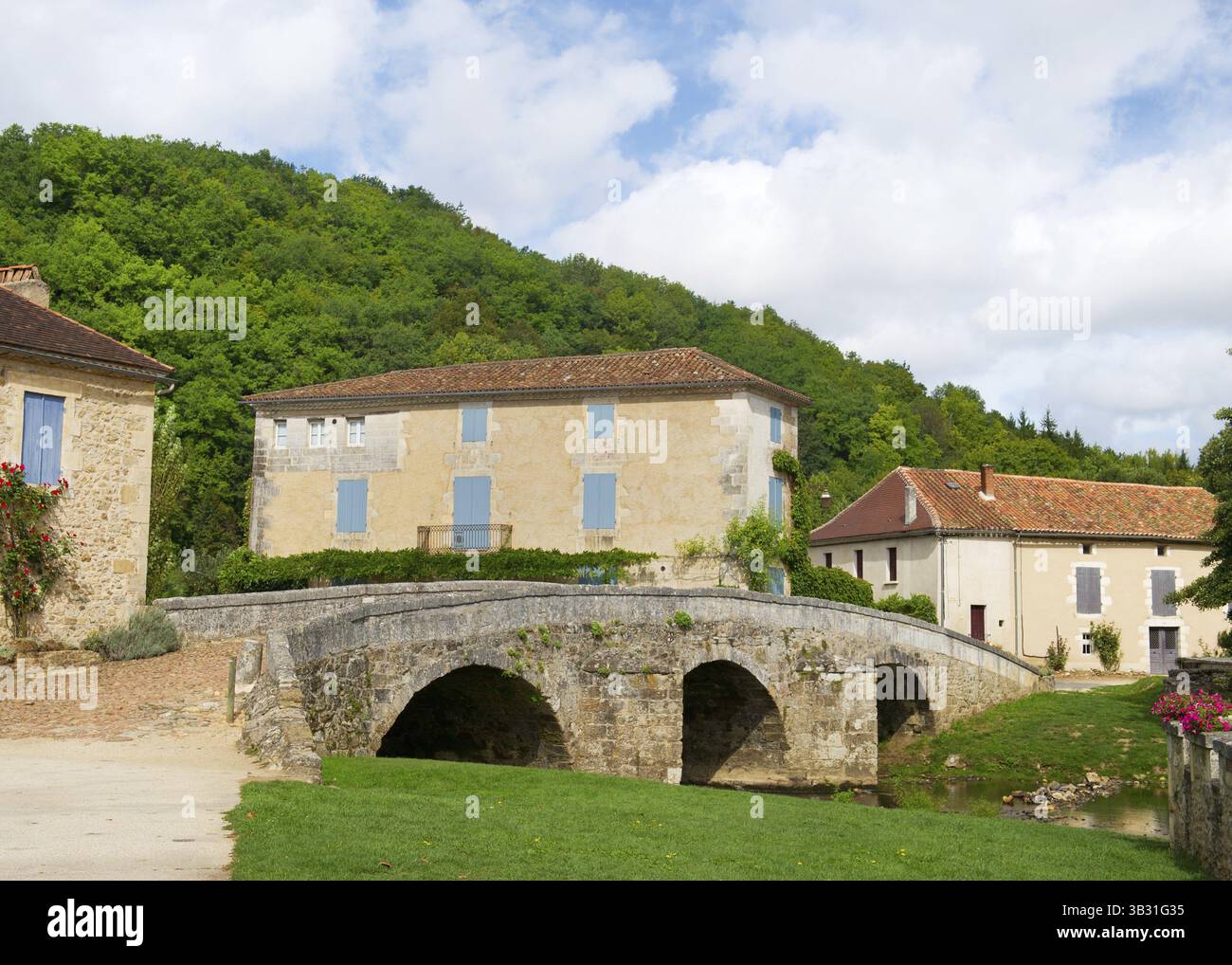 Tipico villaggio francese di Saint Jean de Cole Foto Stock