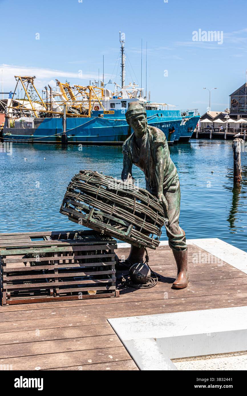 Scultura in bronzo "To the Fishermen" di Greg James nel Fremantle Fishing Boat Harbour a Fremantle 6160 (Walyalup), Australia Occidentale, WA, Australia Foto Stock