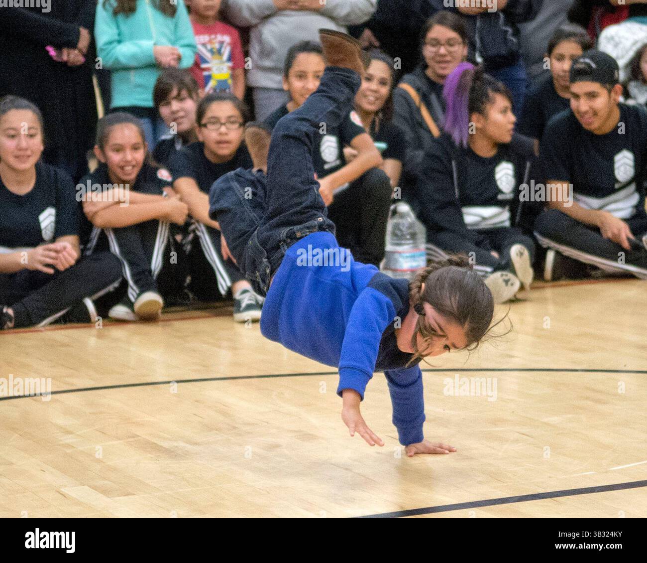 23 gennaio 2016 - Modesto, California, Stati Uniti - Diego Martinez, 4 anni, balli durante il Boogie Woogie Hip-Hop Festival al Maddux Youth Center di Modesto California il 23 gennaio 2016. (Immagine di credito: © John Westberg via ZUMA Wire) Foto Stock