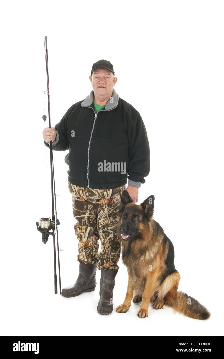 La pesca del pescatore con asta in piedi con il suo cane isolate su sfondo bianco Foto Stock