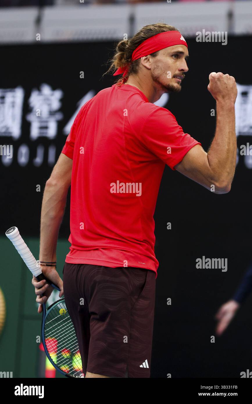 MELBOURNE, AUSTRALIA - 19 GENNAIO: La Germania Alexander Zverev celebra un punto contro la Francia Ugo Humbert nell'ottavo giorno dell'Australian Op del 2025 Foto Stock