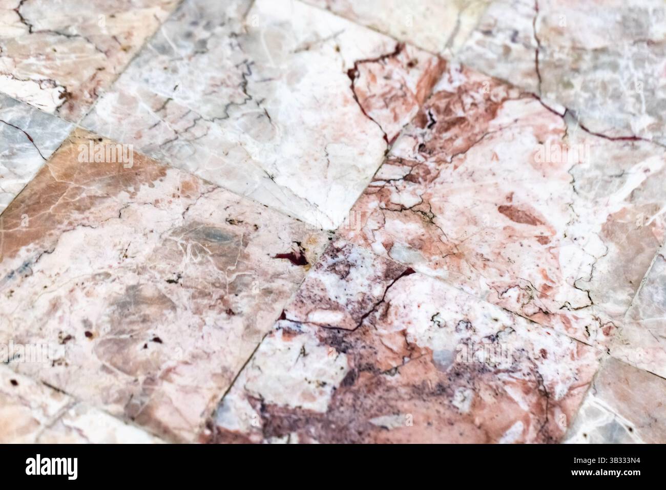 Piastrelle di marmo in una vista ravvicinata, che mostrano motivi e tessuti naturali dettagliati e intricati. Rappresentazione ideale di una struttura di lusso Foto Stock