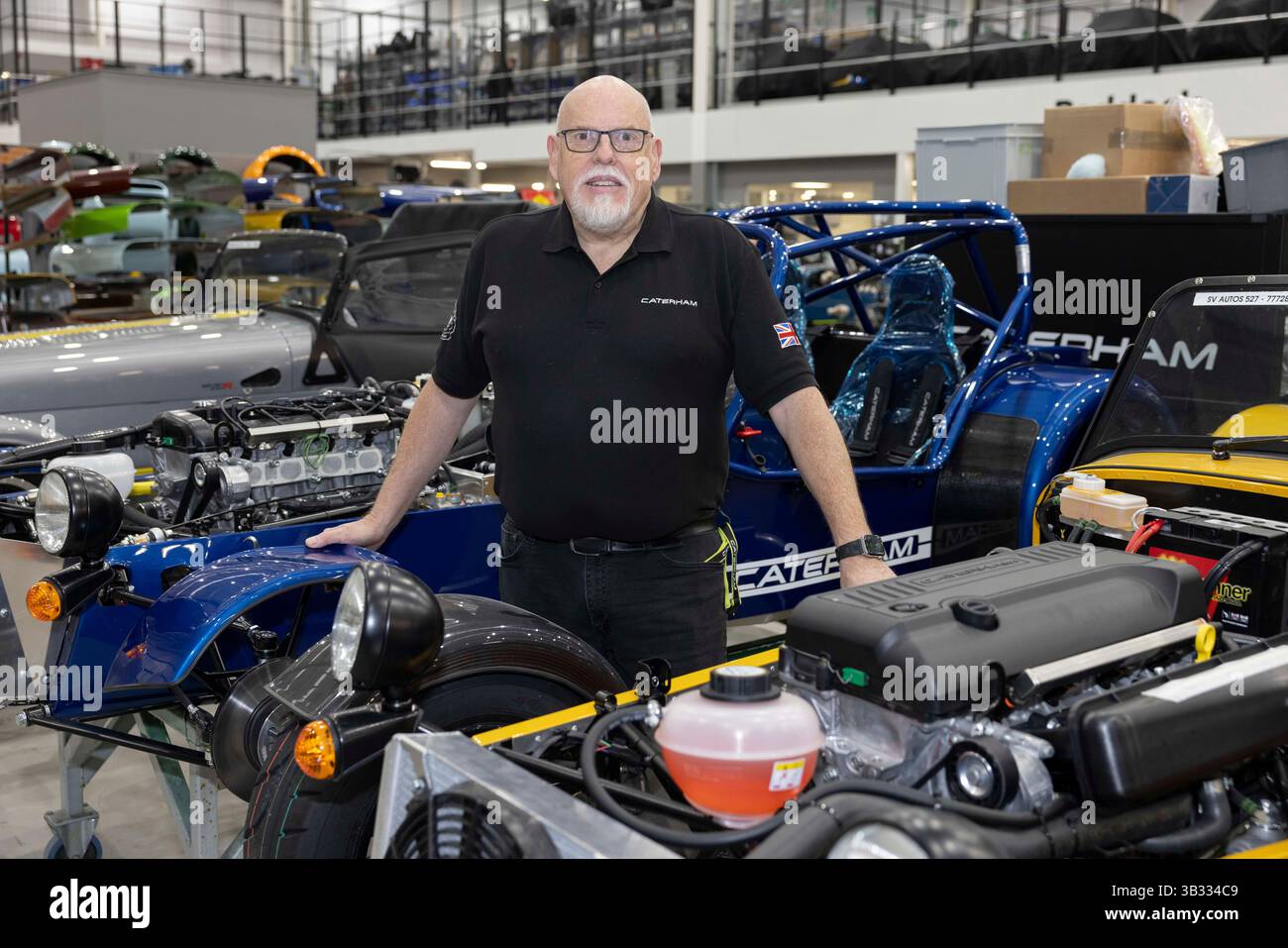 Ripresa di auto sportive britanniche, stabilimento della Caterham a Dartford, Kent, Inghilterra, Regno Unito, nella foto il CEO Bob Laishley. Foto Stock