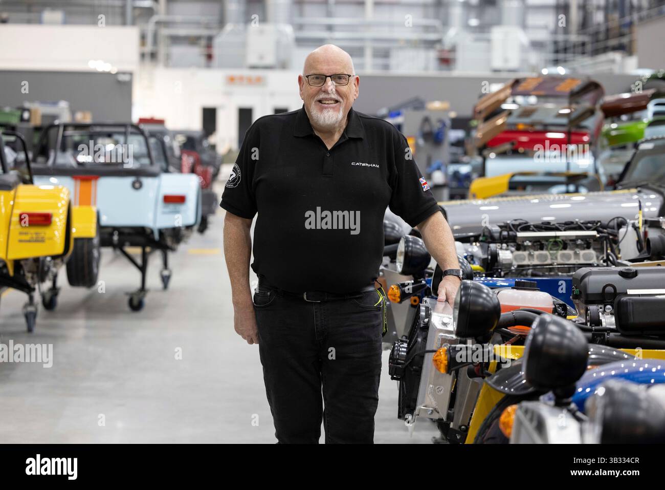 Ripresa di auto sportive britanniche, stabilimento della Caterham a Dartford, Kent, Inghilterra, Regno Unito, nella foto il CEO Bob Laishley. Foto Stock