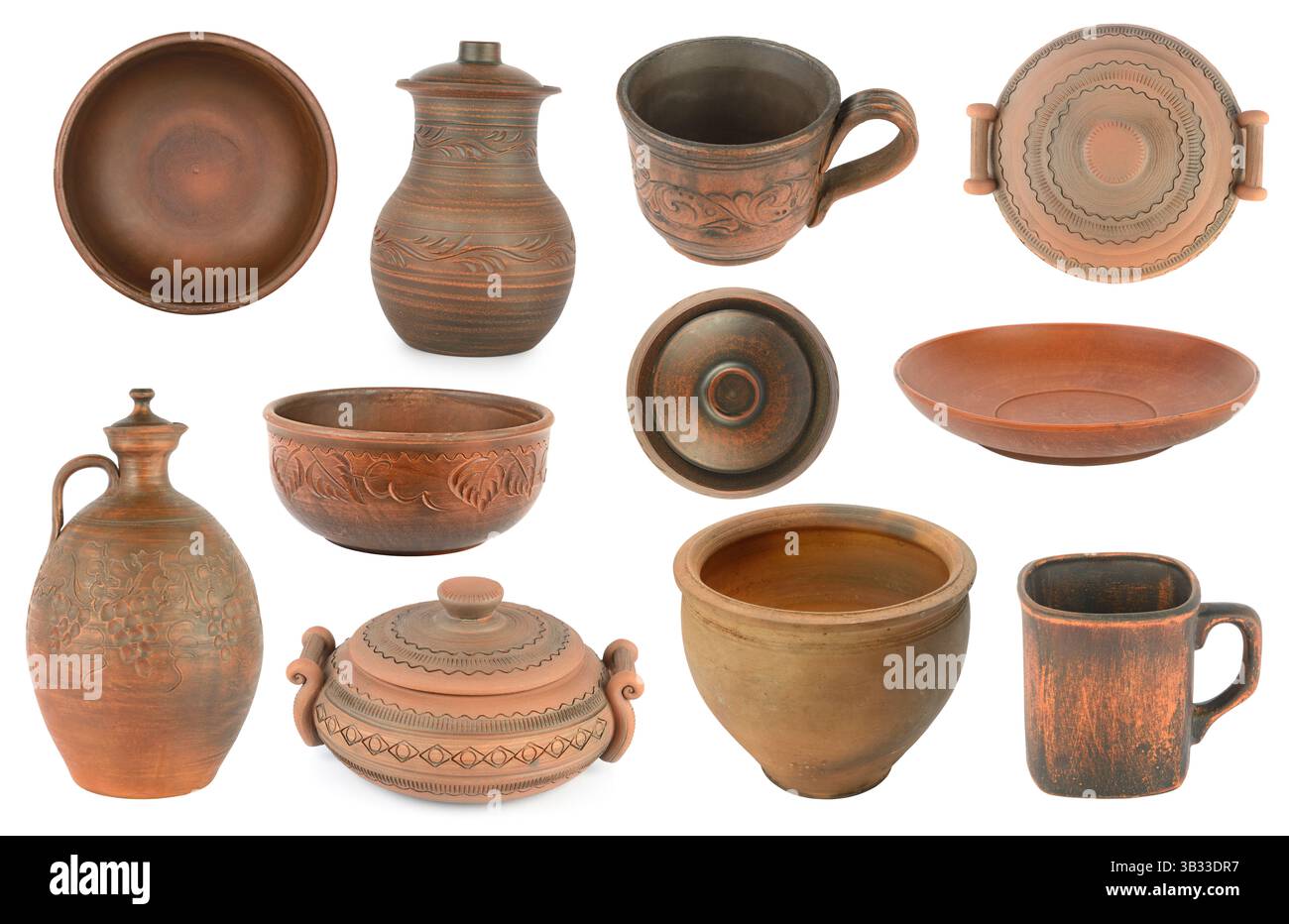 Raccolta di piatti in ceramica e terracotta isolati su sfondo bianco. Foto Stock