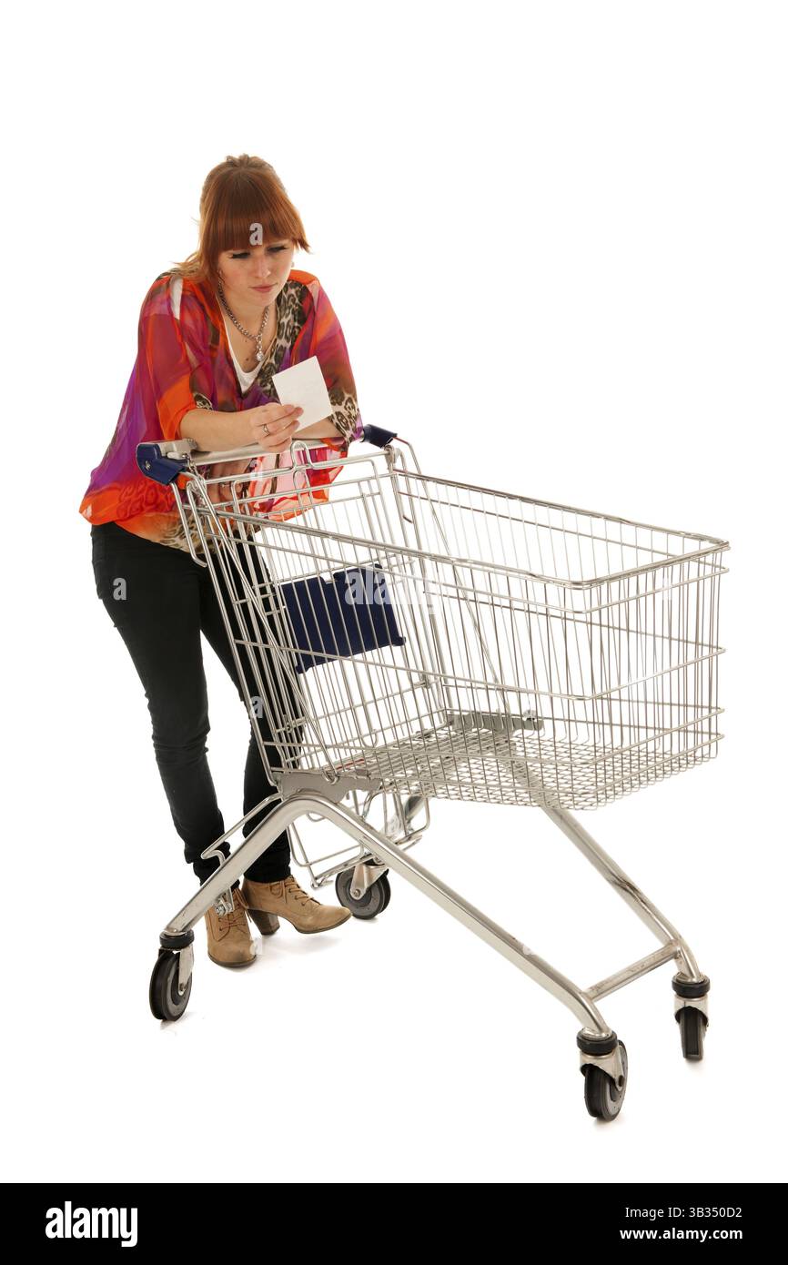 Dai capelli rossi donna con Svuota carrello ed elenco Foto Stock
