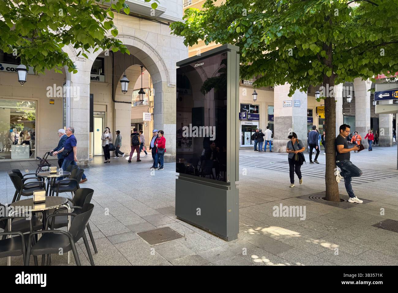 La pubblicità si è spenta durante il massiccio blackout a Saragozza, in Spagna Foto Stock