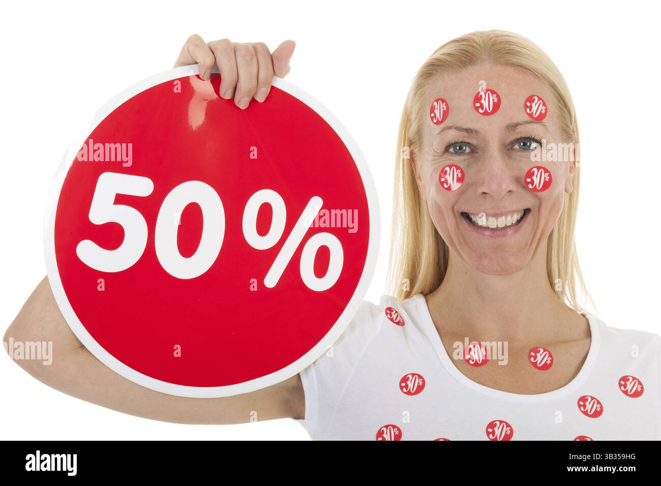 Donna di mezza età felice con prezzi ridotti Foto Stock