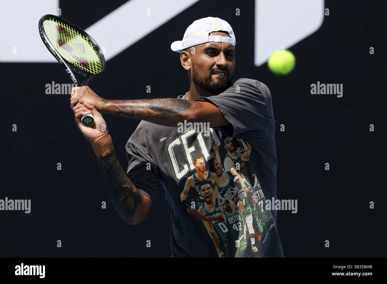 MELBOURNE, AUSTRALIA - 09 GENNAIO: Nick Kyrgios dell'Australia si pratica davanti all'Australian Open 2025 al Melbourne Park il 9 gennaio 2025 a Melbo Foto Stock
