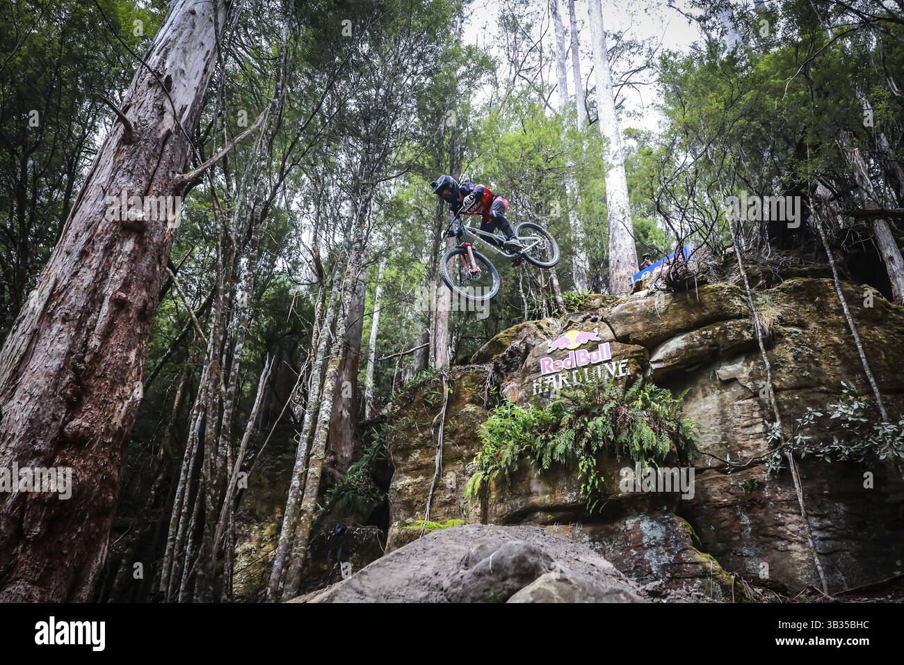 MAYDENA, AUSTRALIA - 7 FEBBRAIO: Darcy COUTTS of Australia durante la semina alla Red Bull Hardline Tasmania il 7 febbraio 2025 a Maydena, Australia, oC Foto Stock