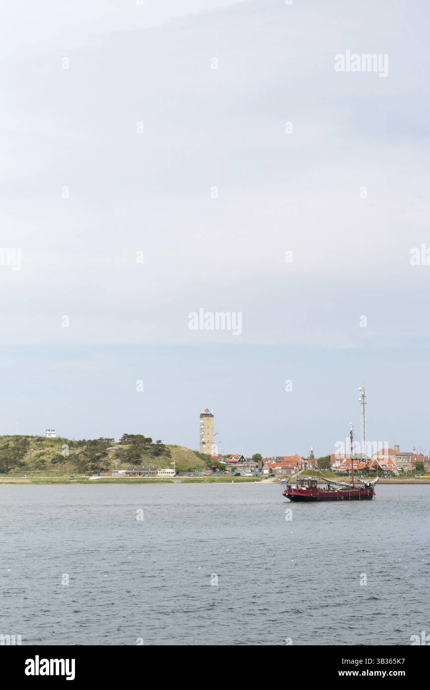 Villaggio ed un porto di wadden olandese isola Terschelling Foto Stock