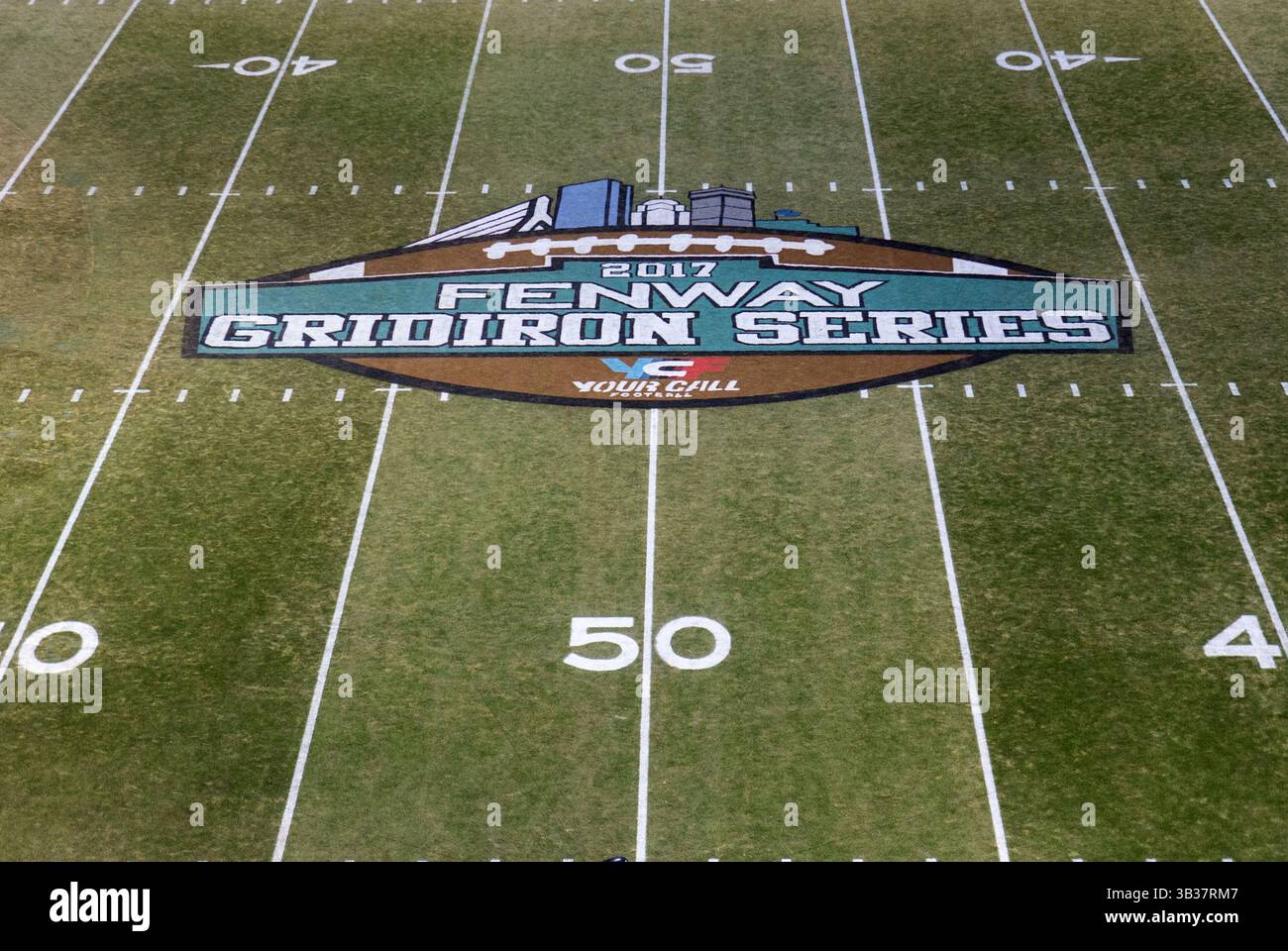 18 novembre 2017; Boston, Massachusetts, Stati Uniti; una vista generale del logo dei serios prima della partita di football NCAA tra i Boston College Eagles e gli UConn Huskies al Fenway Park. Il Boston College sconfisse UConn 39-16. Anthony Nesmith/CSM(immagine di credito: &Copy; Anthony Nesmith/CSM tramite cavo ZUMA) Foto Stock