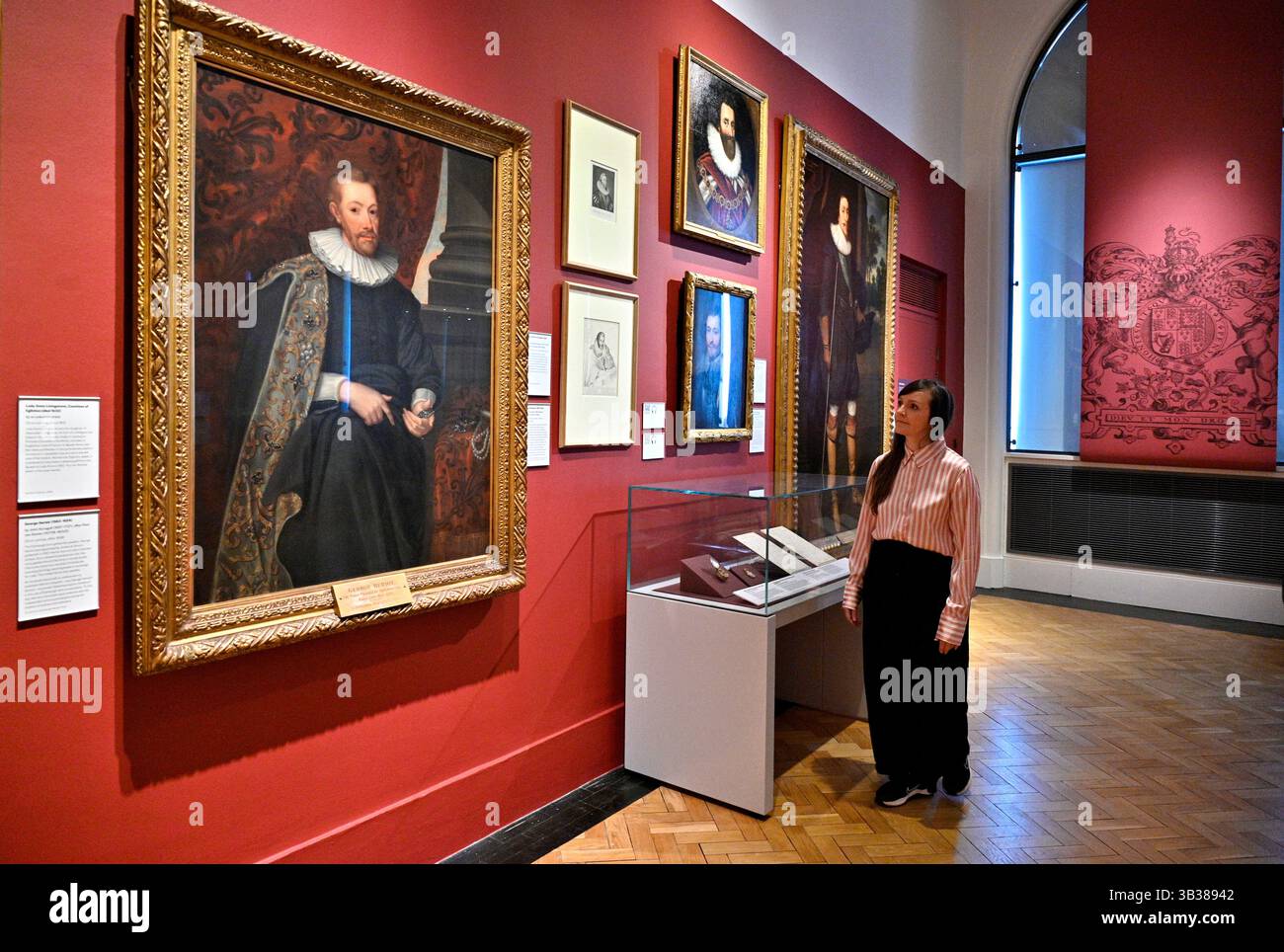 Edimburgo, Scozia, Regno Unito. 24 aprile 2025. Re Giacomo vi e i:Una mostra speciale, una tantum, presso la galleria dei ritratti, illustrerà il regno di Giacomo vi e i, in occasione dei 400 anni dalla sua morte. Con oltre 140 oggetti rari, molti esposti insieme per la prima volta. Ritratto di pittura ad olio dell'orafo e filantropo scozzese George Heriot di John Scougall del 1698, copiato dall'originale ormai perduto di Paul van Somer. Dal 26 aprile al 14 settembre. Crediti: Craig Brown/Alamy Live News Foto Stock