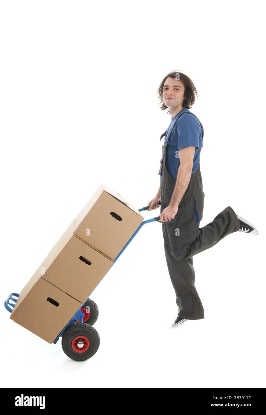 Il lavoratore con le casse sul camion che saltano dalla felicità isolata su sfondo bianco Foto Stock