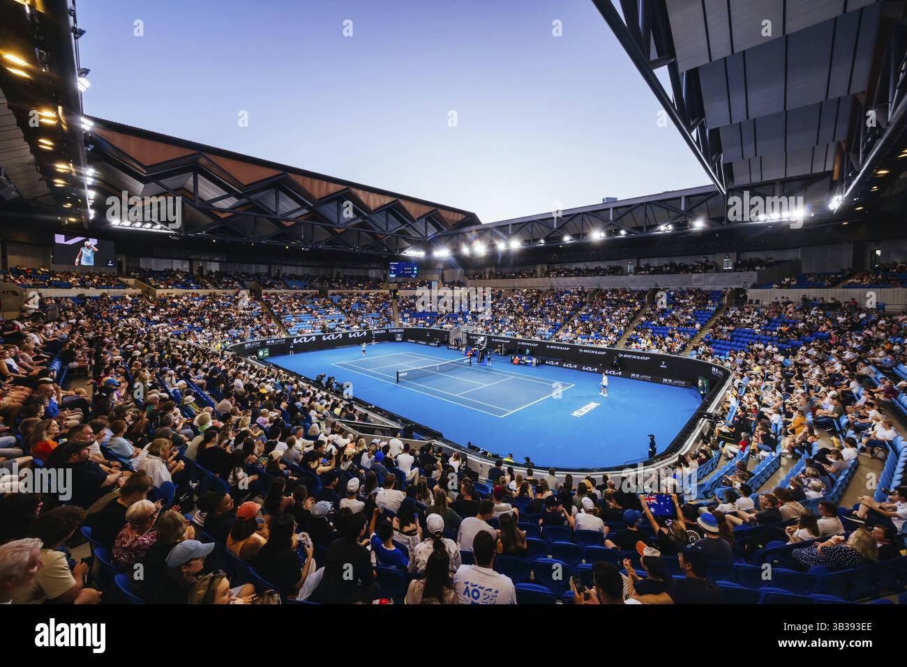MELBOURNE, AUSTRALIA - 12 GENNAIO: Atmosfera dello stadio Margaret Court Arena mentre li tu dell'Australia gioca Jiri Lehecka della Repubblica Ceca il primo giorno della Foto Stock