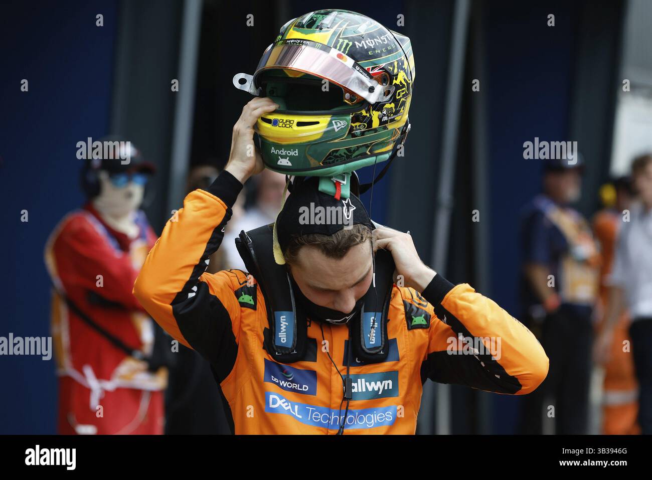MELBOURNE, AUSTRALIA - 15 MARZO: Oscar Piastri dell'Australia guida la McLaren Formula 1 Team MCL39 e ottiene il secondo posto nelle qualifiche ad Albert Park Foto Stock