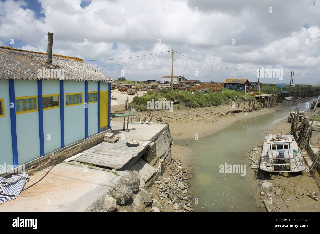 Tipico villaggio di mitilo La Baudissiere a isola Oleron Foto Stock