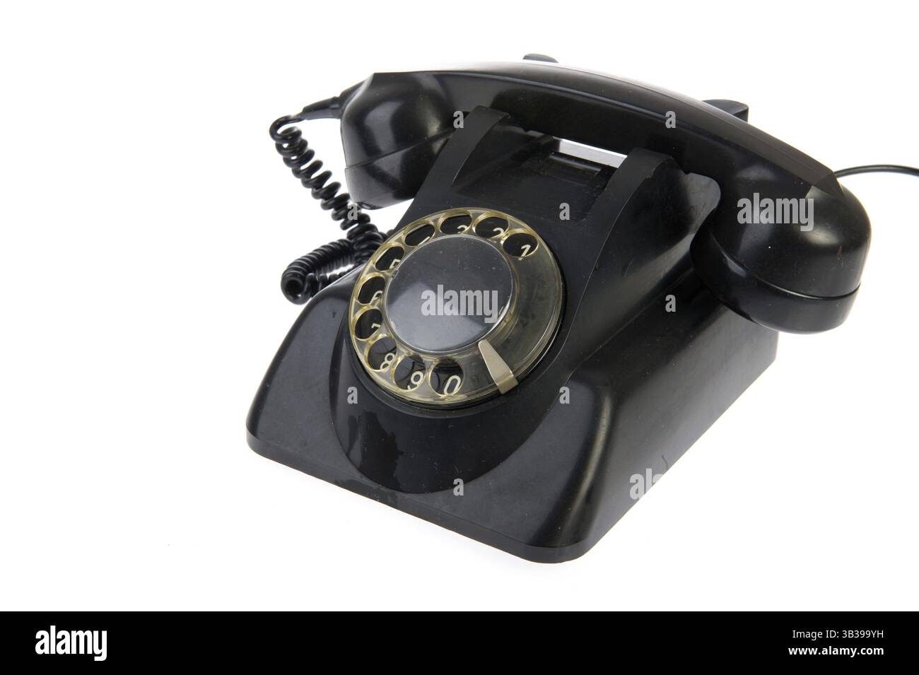 Vintage telefono nero con numeri isolati su bianco Foto Stock