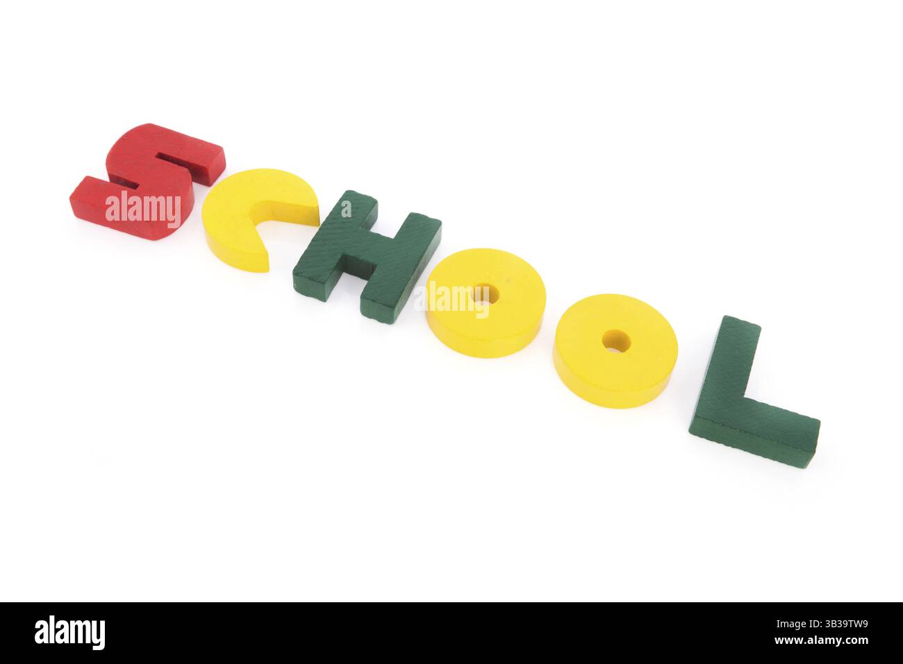 Vintage lettere in legno in rosso, giallo e verde che fanno la scuola di parola Foto Stock