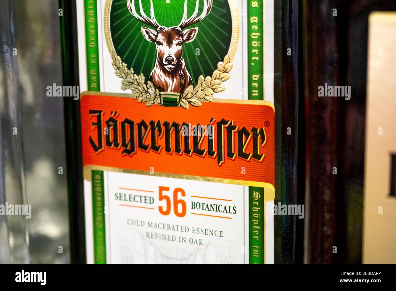 Irvine, California, Stati Uniti - 08-09-2019: Una vista ravvicinata di una bottiglia di liquore Jägermeister al negozio di alimentari. Foto Stock