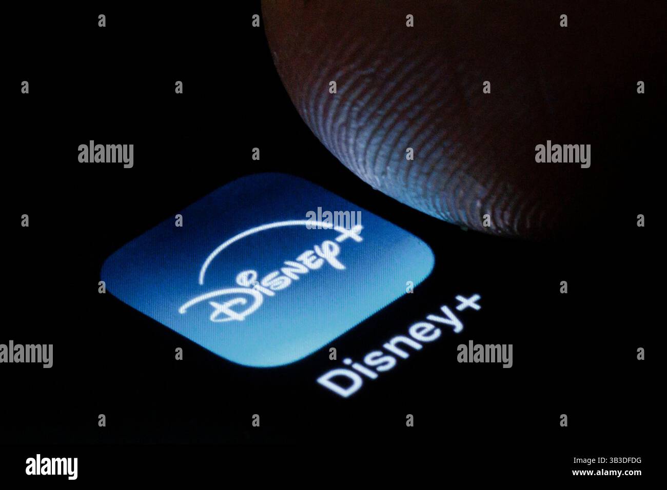 Die App von Disney ist auf dem display eines smartphone zu sehen. Berlino, 29.04.2025. Berlin Deutschland *** l'app Disney può essere vista sul displa Foto Stock