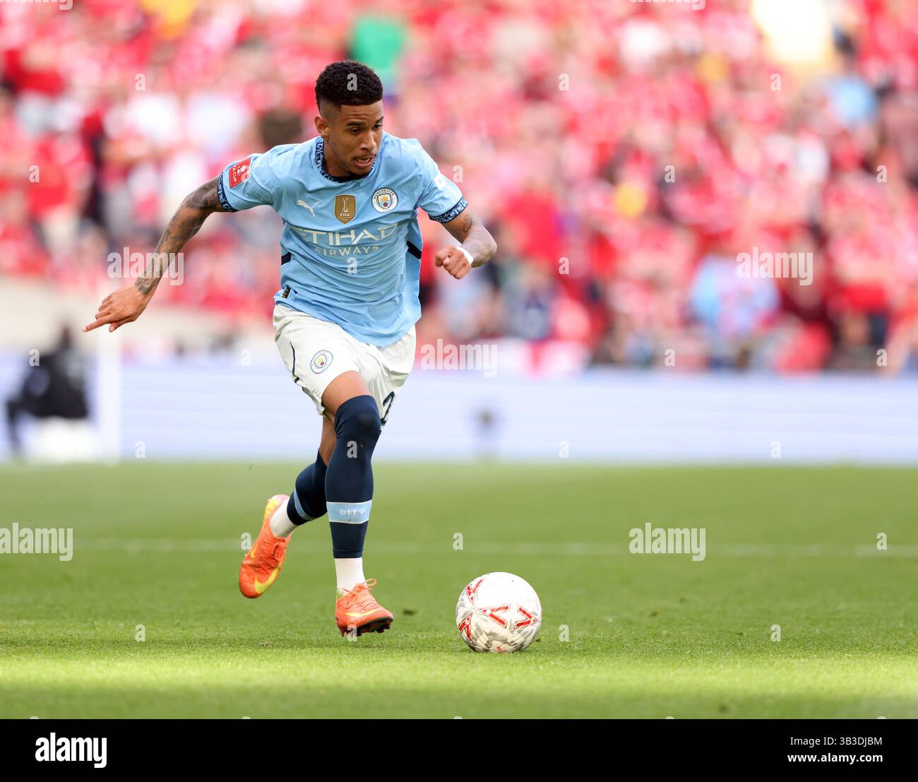 Londra, Regno Unito. 27 aprile 2025. Savinho (MC) alla semifinale della Emirates fa Cup Nottingham Forest contro Manchester City Match al Wembley Stadium, Londra, Regno Unito, il 27 aprile 2025. Crediti: Paul Marriott/Alamy Live News Foto Stock