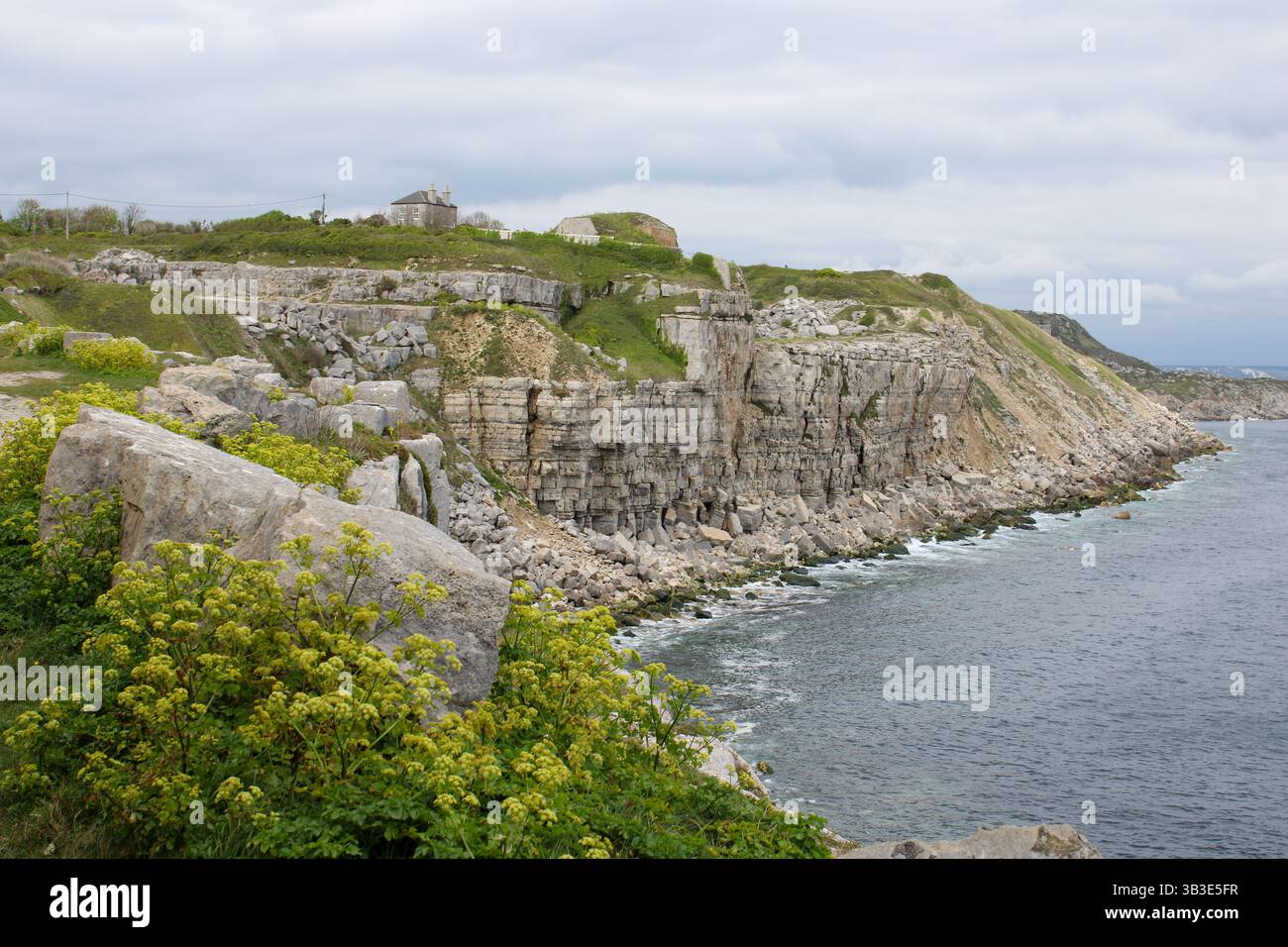 Vista sulla costa di Portland Bill, Dorset, Regno Unito Foto Stock