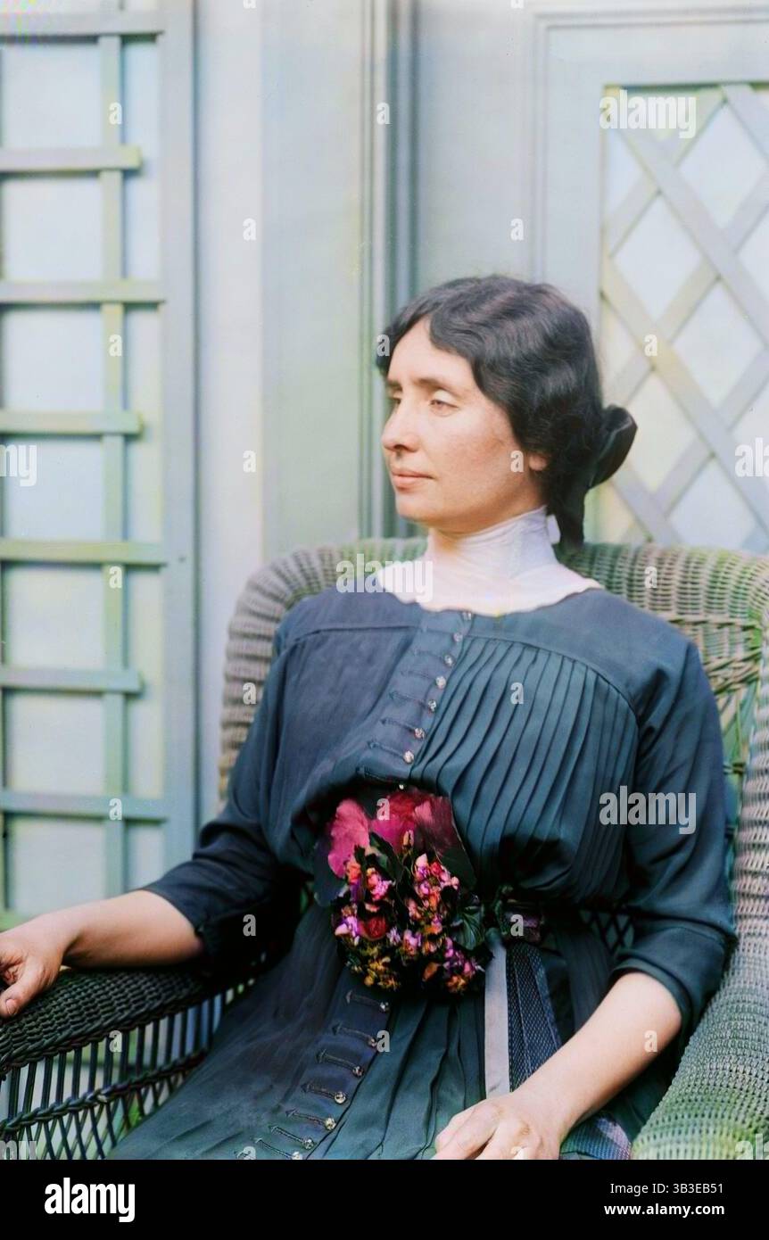 Helen Keller, 1913 anni. Mostra Helen Keller (1880-1968) probabilmente all'International Flower Show, New York City, aprile 1913. (Stampa a colori in bianco e nero). Foto Stock