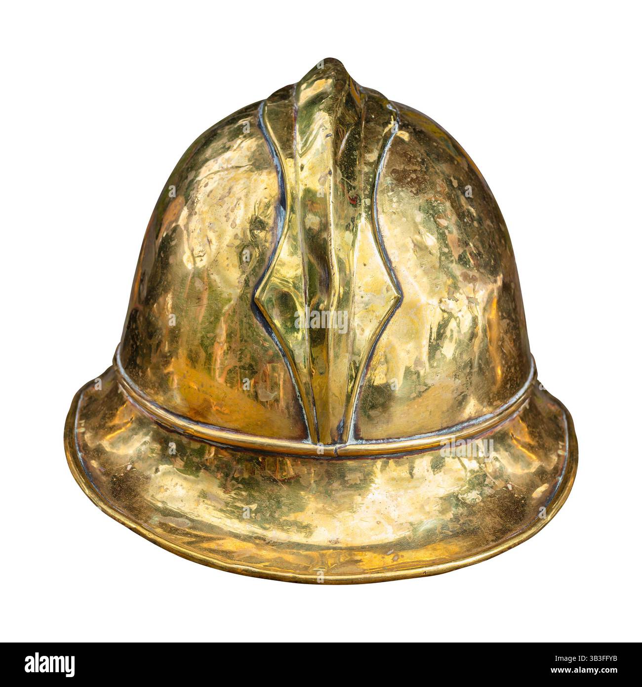 Casco vintage in ottone per vigili del fuoco isolato su sfondo bianco Foto Stock