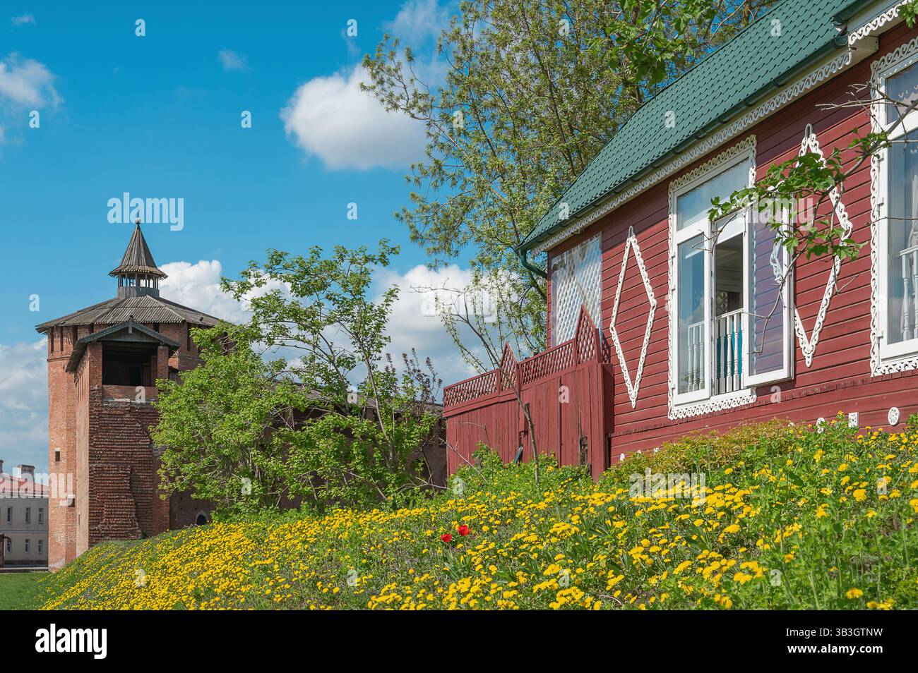 Kolomna, torre granovitaya. Frammento di antiche mura della fortezza e della Torre Granovitaya. Cremlino Kolomna. Foto Stock