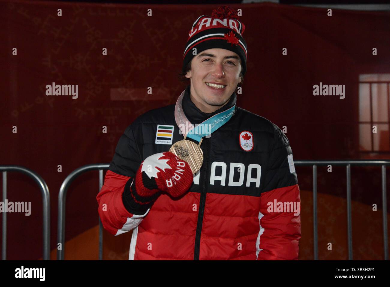 11 febbraio 2018 - Pyeongchang, Corea del Sud - MARK MCMORRIS del Canada posa con la sua medaglia di bronzo all'evento maschile di Slopestyle ai Giochi olimpici di PyeongChang. (Immagine di credito: © Christopher Levy via ZUMA Wire) Foto Stock