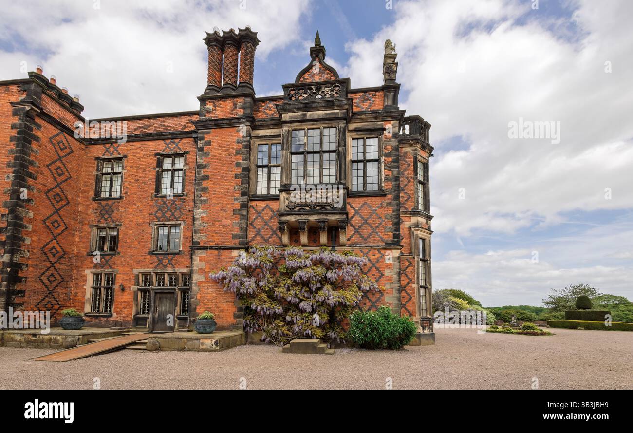 Storica residenza elisabettiana di Arley Hall nel Cheshire, Inghilterra. Foto Stock